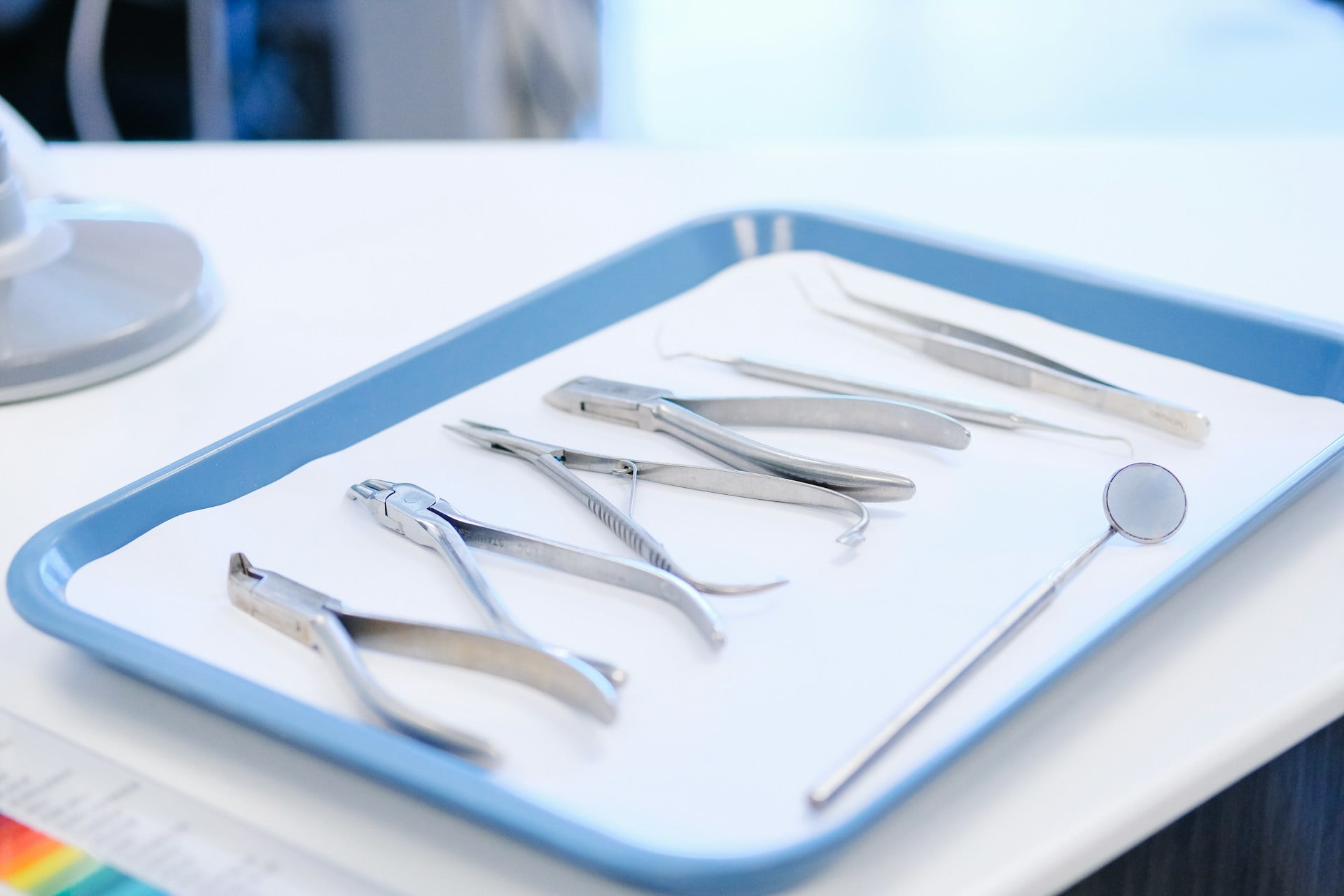 1. Dotările minime ale unui cabinet stomatologic - ce norme prevede legea din România  dentist-min