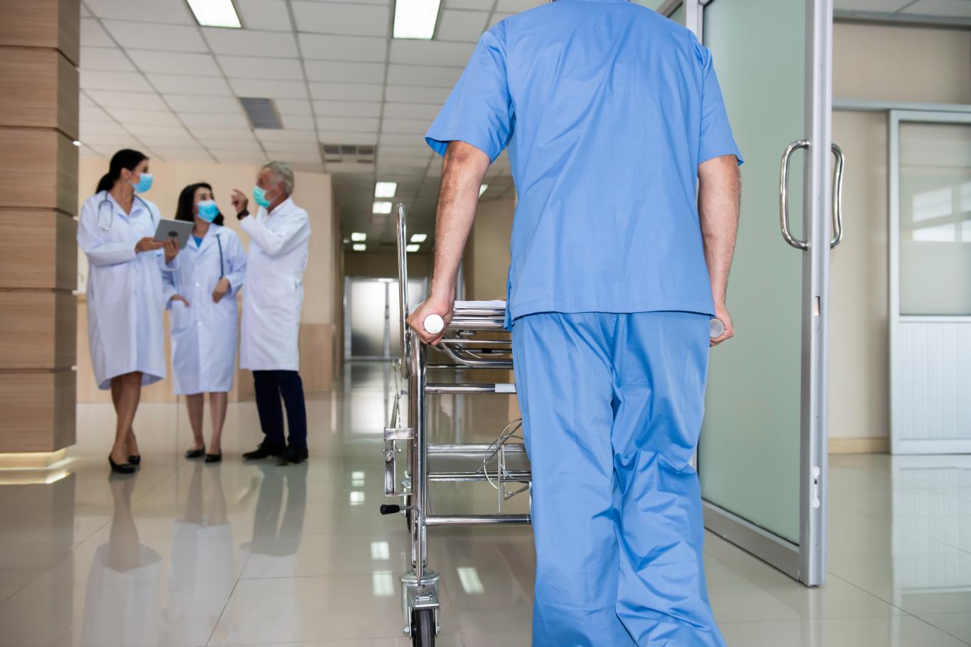 Ce face un brancardier – atributiile si importanta acestuia in procesul de ingrijire medicala