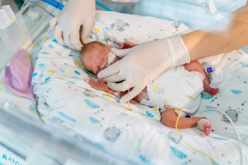 Copiii născuți prematur de la 6 luni la 8 luni - provocări si îngrijire