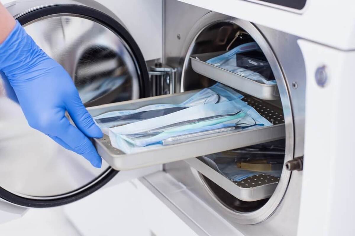 Sterilizarea la autoclav, un aparat indispensabil în cabinetul de stomatologie care sunt criteriile de care medicii ar trebui să țină cont pentru o dezinfectare corectă
