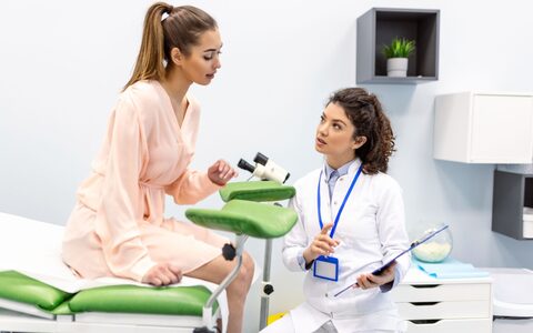 Colposcopie: Ce este colposcopia, cum se realizează și importanța ei în sănătatea femeilor